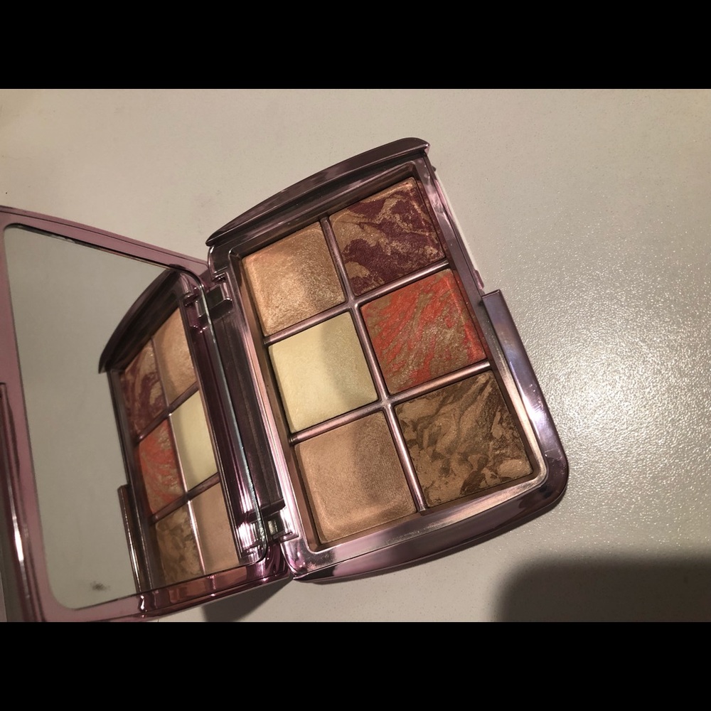 LE Hourglass Ambient Lighting Edit Volume 4 USED